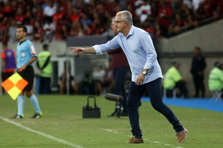 Dorival Júnior tem conversas avançadas com o Flamengo e já se despede dos jogadores do Ceará