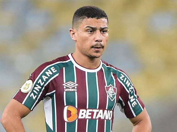 Fluminense tem conversas para renovação contratual com o volante André