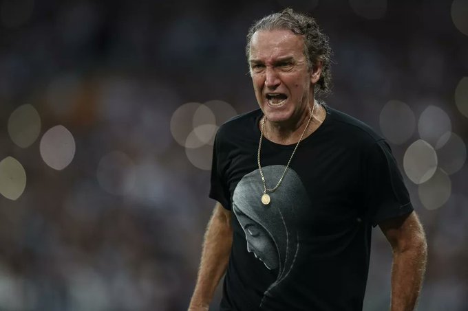 Cuca está “balançado” para retornar ao Atlético Mineiro, afirma jornalista