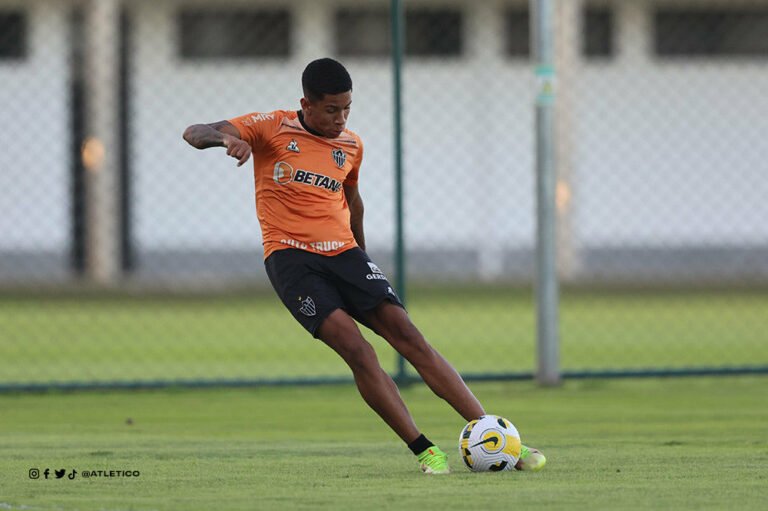 Savinho se recupera da Covid-19 e vira reforço para duelo contra o Flamengo