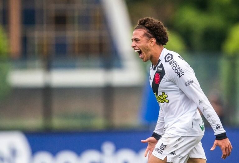 Após vitória sobre o Cruzeiro, Figueiredo quer mais do Vasco na Série B