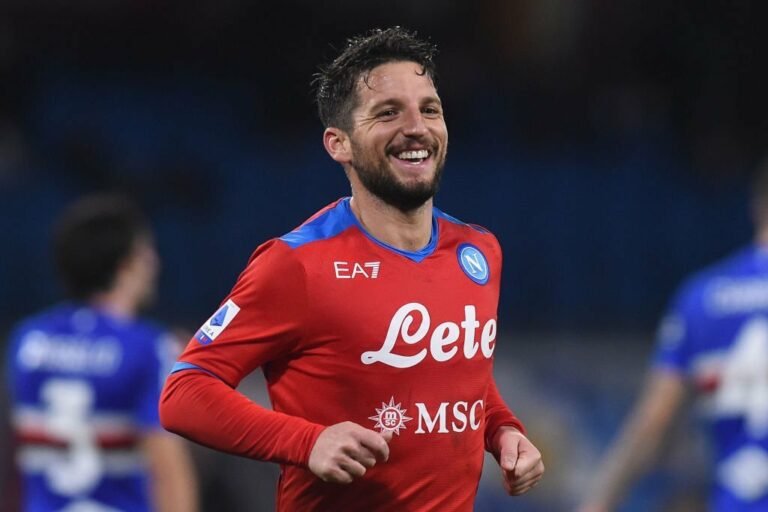 Mertens é oferecido ao Botafogo, que prioriza Zahavi