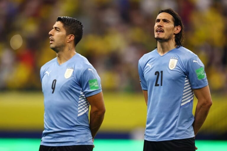 Atlético de Madrid monitora Cavani para substituir Suárez
