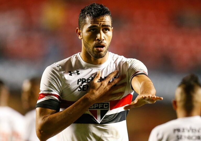 Botafogo faz consulta por Alan Kardec, que prioriza retorno ao Vasco