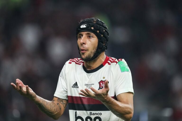 Rafinha comenta sobre ambiente do Flamengo: “Muito intenso”