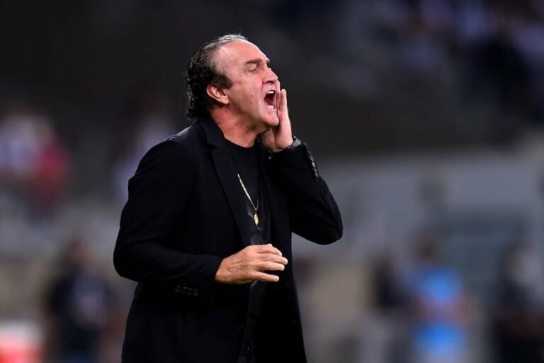 Com Paulo Sousa ameaçado, Cuca ganha força para assumir o Flamengo