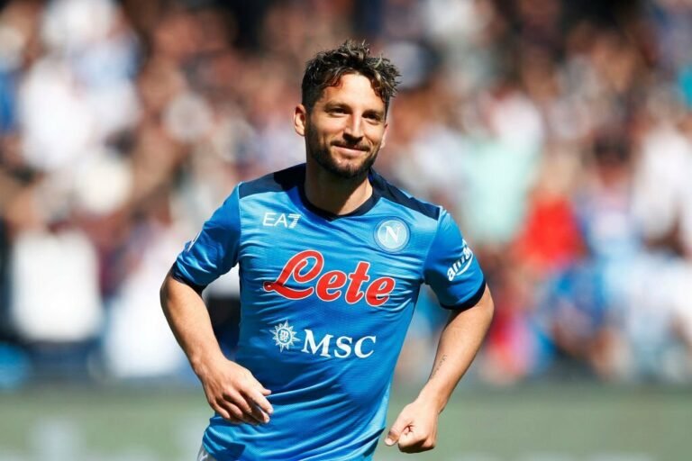 Especulado no Botafogo, Mertens entra na mira da Roma