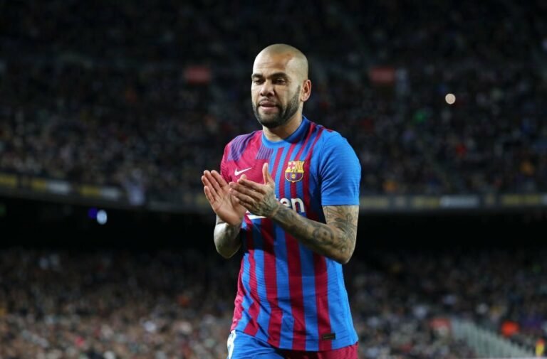 Após deixar o Barcelona, Daniel Alves pode jogar no futebol sul-americano