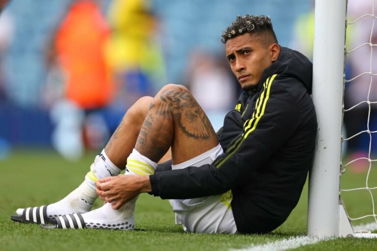 Arsenal envia proposta ao Leeds por Raphinha