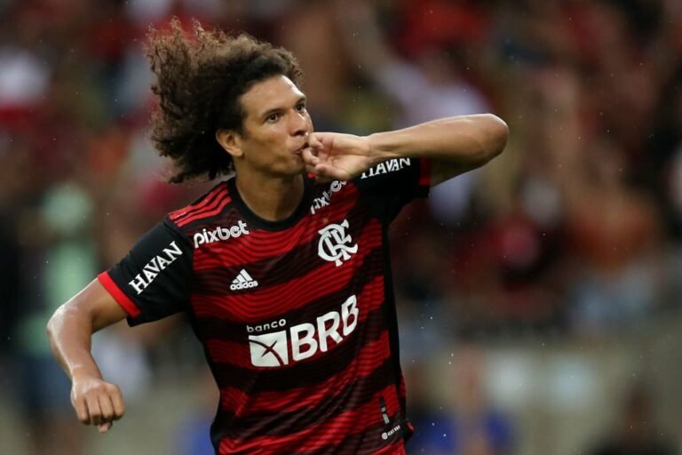 Fenerbahçe prepara oferta de até R$ 16,3 milhões por Willian Arão