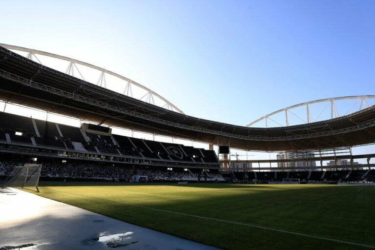 Botafogo x Fluminense: Escalações, análise e onde assistir