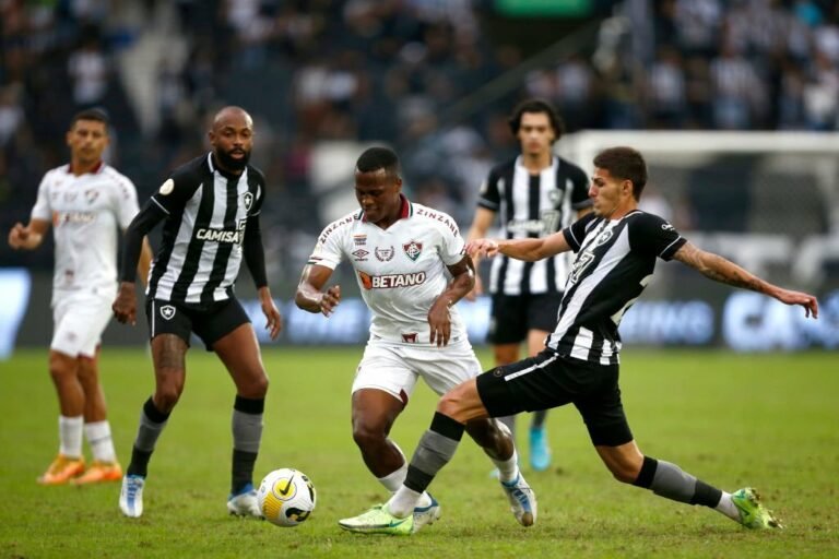 Fluminense mantém invencibilidade contra o Botafogo no Nilton Santos