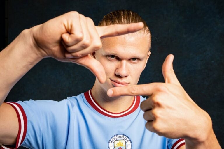 Haaland assume camisa 9 do Manchester City após saída de Gabriel Jesus