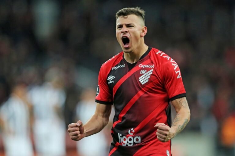 Flamengo acerta venda de Hugo Moura ao Athletico-PR