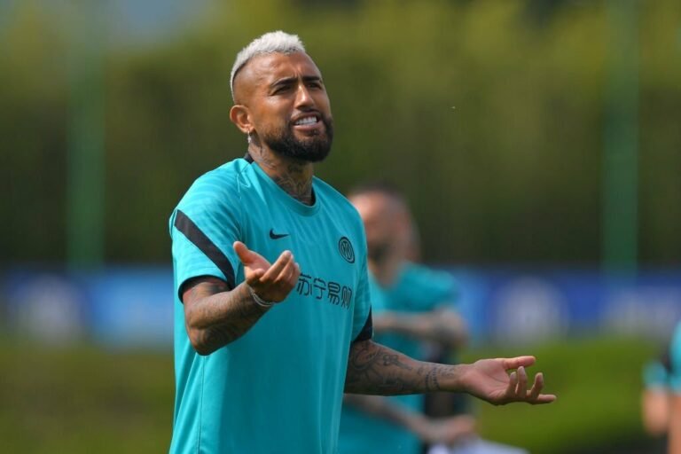 Flamengo vê negociação por Vidal esfriar e concorrência do Boca Juniors crescer