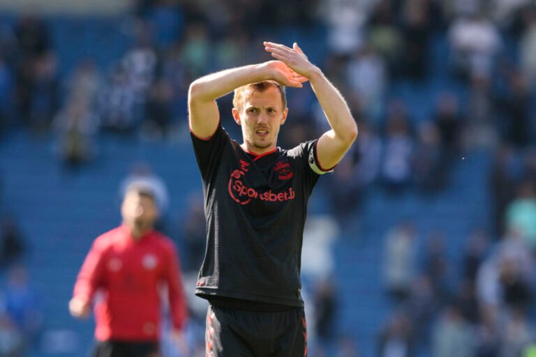 Chelsea e Manchester United disputam contratação de atleta do Southampton