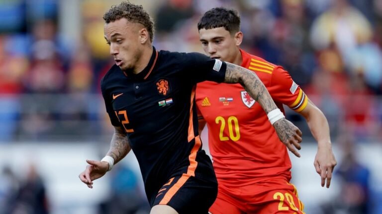 Holanda vence Gales e continua na liderança do Grupo A
