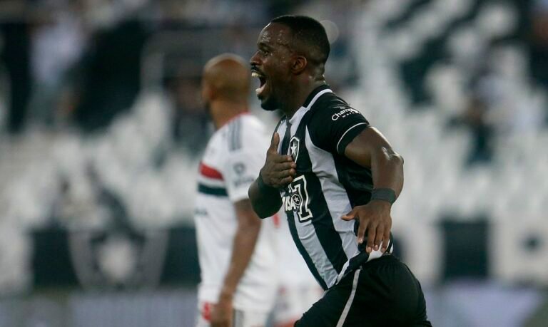 Kayque dedica seu primeiro gol pelo Botafogo ao grupo