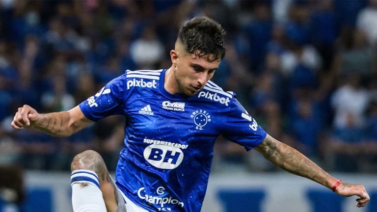 Leonardo Pais dedica seu primeiro gol à torcida do Cruzeiro
