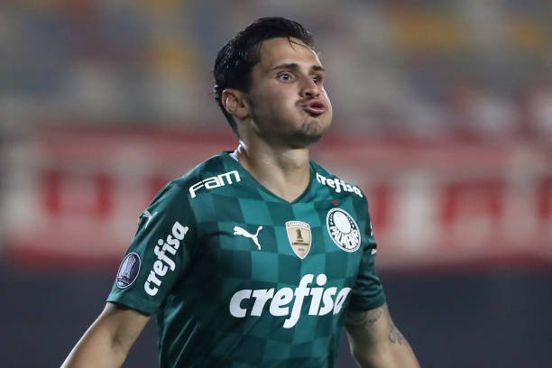 Raphael Veiga vai desfalcar o Palmeiras contra o Tombense