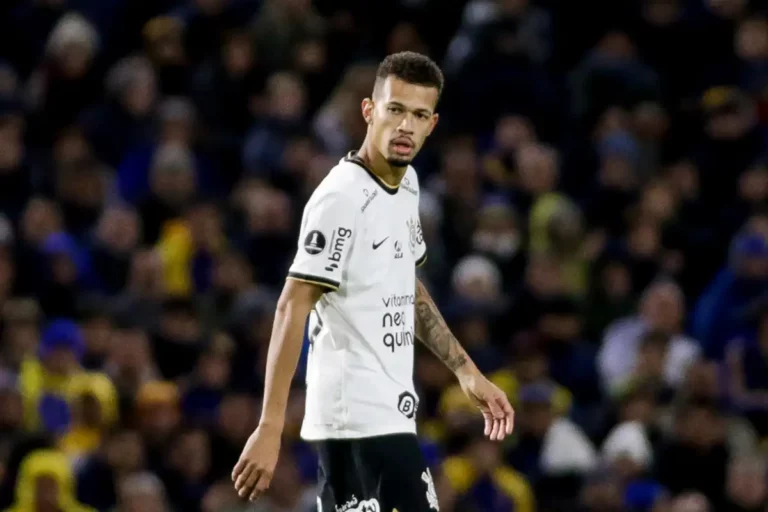 Corinthians encaminha venda de João Víctor por mais de R$ 43 milhões