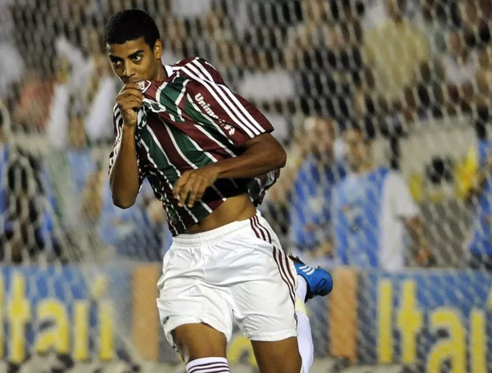 Fluminense encaminha retorno do atacante Alan