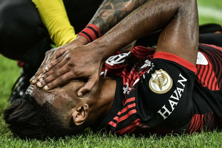 Bruno Henrique passa por cirurgia e Flamengo define prazo de retorno