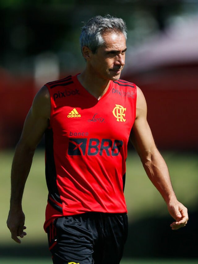 cropped-Paulo-Sousa-em-treino-do-Flamengo-no-Ninho-do-Urubu.jpg