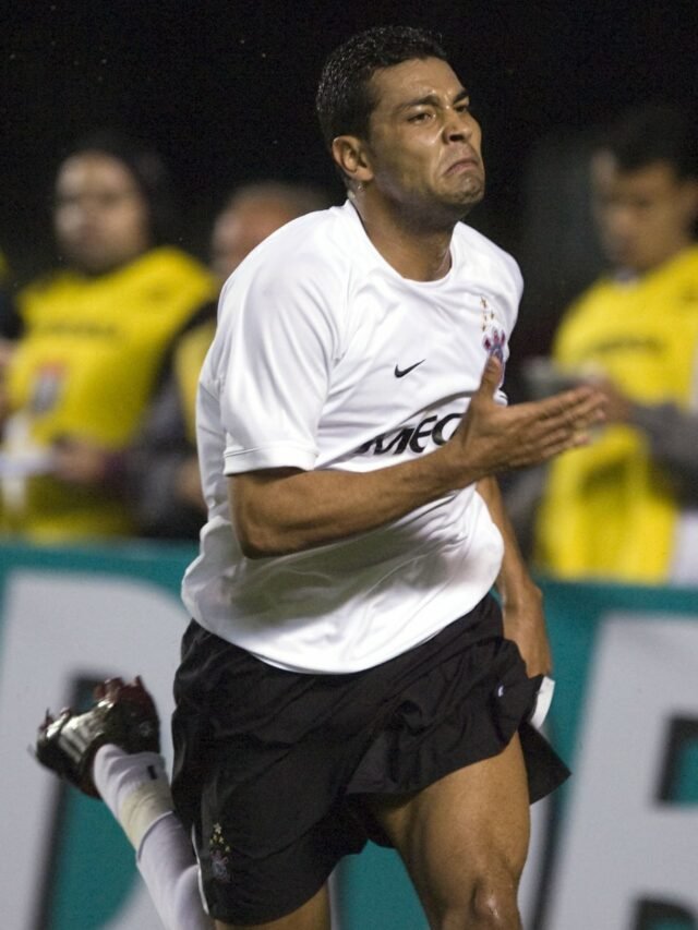 cropped-andre_santos_comemora_terceiro_gol_do_corinthians_durante_97f.jpg