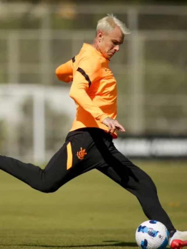 cropped-roger-guedes-em-acao-durante-treino-no-ct-wh.webp