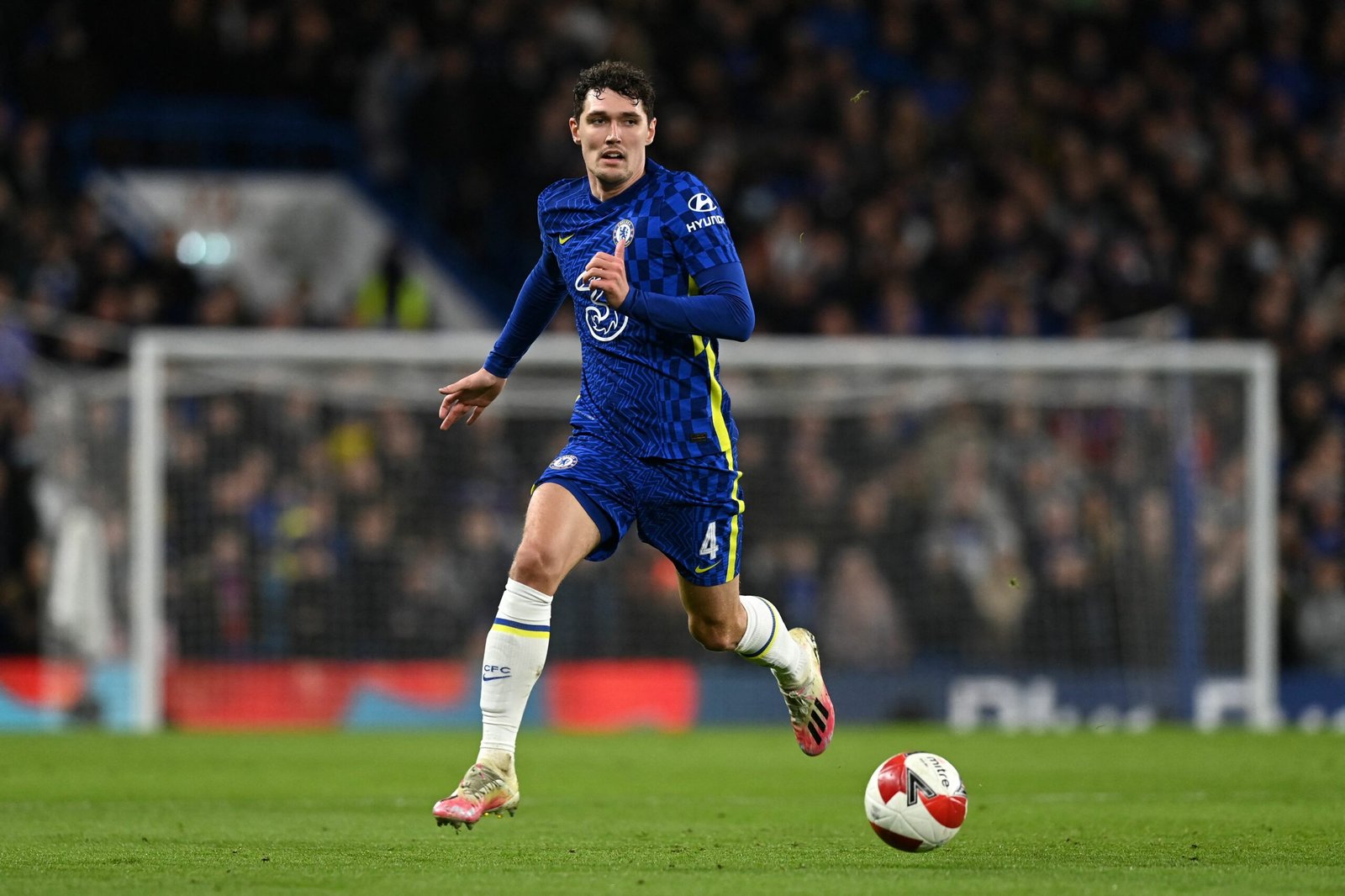 Chelsea se despede de Christensen e zagueiro fica perto de ser anunciado pelo Barcelona