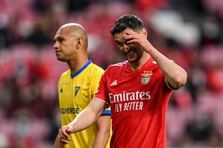 Yaremchuk rasga elogios a Jorge Jesus: ‘Agora percebo por que tem tantos troféus’