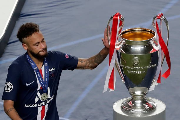 Neymar descarta saída do PSG até vencer a Liga dos Campeões