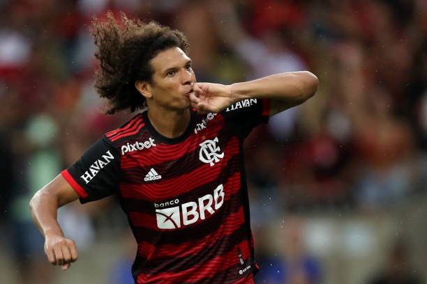Willian Arão recebe sondagens de clubes europeus e Flamengo não dificultará saída do volante