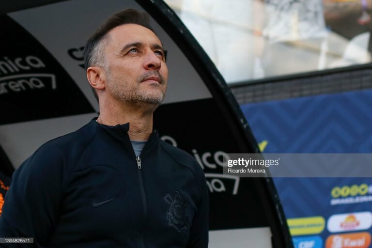 Vítor Pereira destaca superioridade do Corinthians sobre o Santos