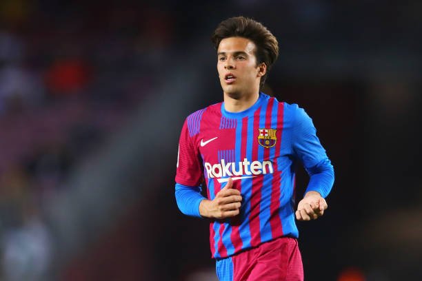 Fora dos planos de Xavi, joia do Barça gosta do Benfica 