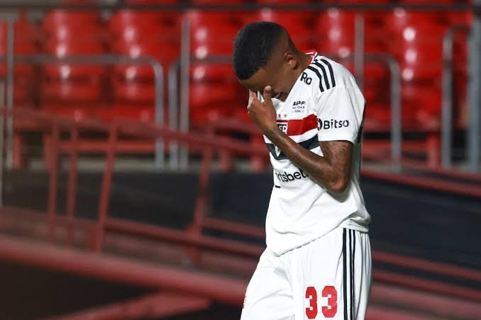 Caio tem lesão no joelho constatada e está fora da temporada pelo São Paulo; cirurgia é confirmada