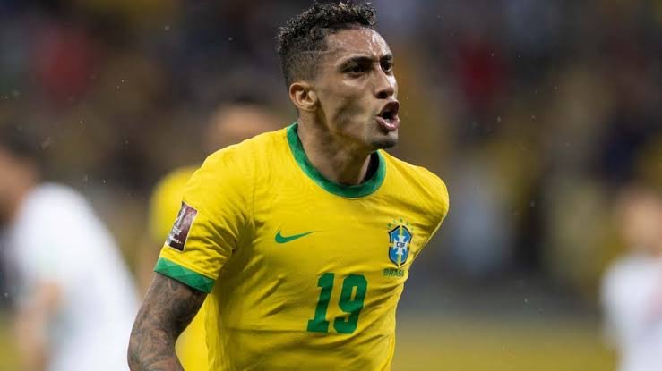 Raphinha aguarda o Barcelona antes de acerto com Chelsea