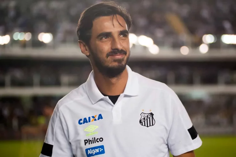 Bryan Ruiz relembra passagem pelo Santos: “Não me deram oportunidade”