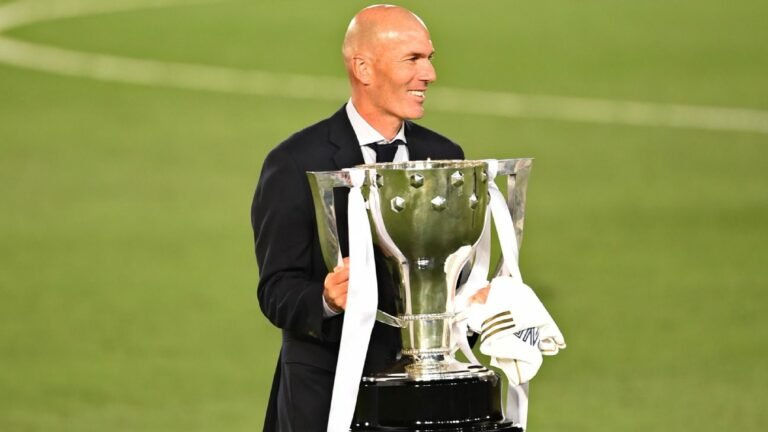 Presidente da França pede Zidane no PSG: “Tenho muita admiração”