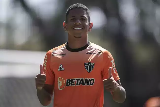 Savinho, do Atlético-MG, foi diagnosticado com Covid-19