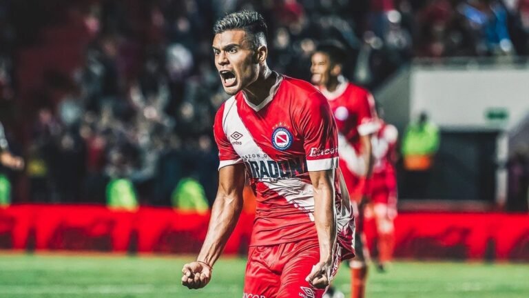 Corinthians faz proposta por Fausto Vera; Timão tem concorrência da Europa