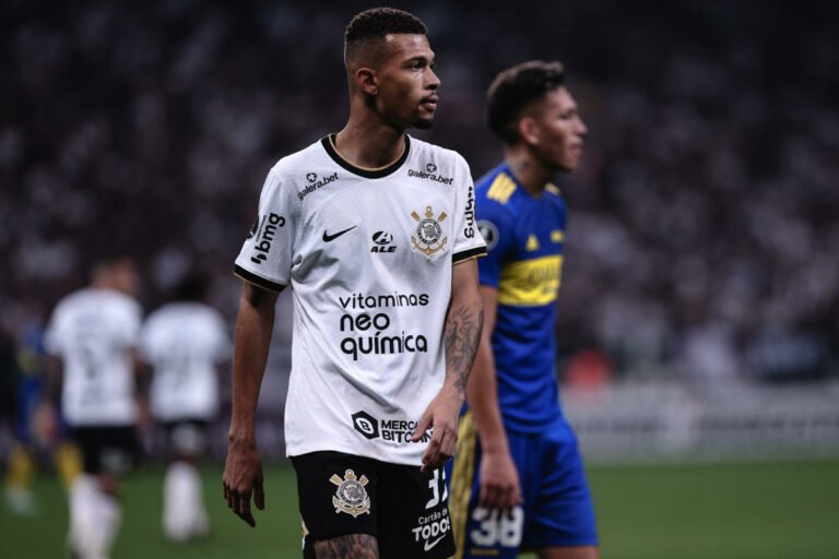 Fechou: João Victor viaja quinta para assinar com Benfica