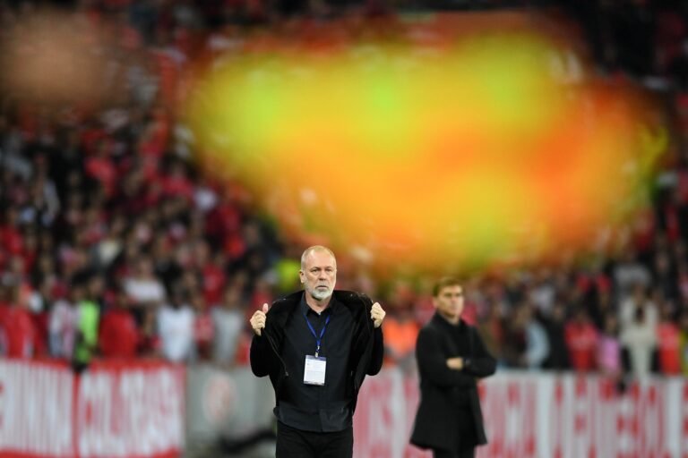 Mano Menezes fala sobre mobilização da torcida: “Sonhei com isso”