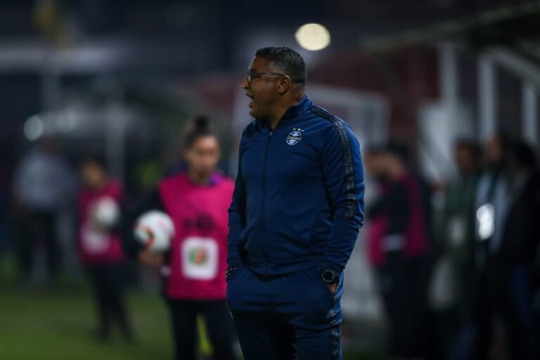 Roger Machado comenta sobre desempenho do Grêmio fora de casa