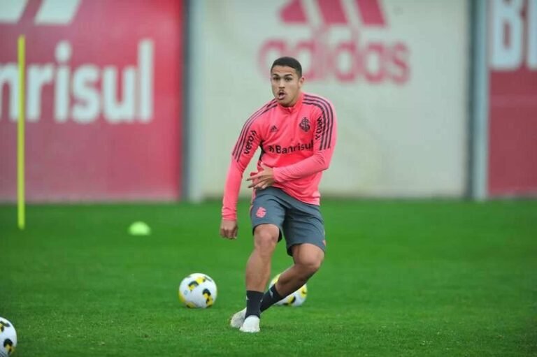 Caio Vidal se lesiona em treinamento e desfalca o Inter