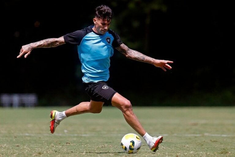 Victor Cuesta sofreu fraturas nos ossos da face após choque com Lucas Piazon
