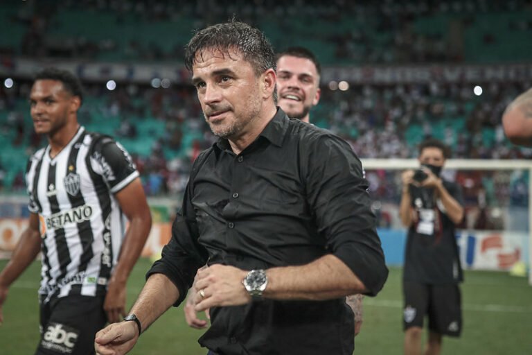 Atlético Mineiro anuncia renovação com Rodrigo Caetano até 2026