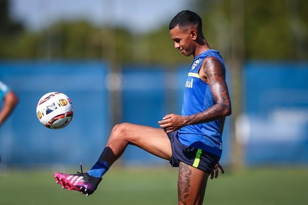 Cruzeiro acerta a contratação de Fernando Henrique, do Grêmio, por empréstimo