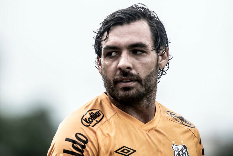 Goulart usa redes sociais para se despedir do Santos: “Sabia do desafio, da responsabilidade”
